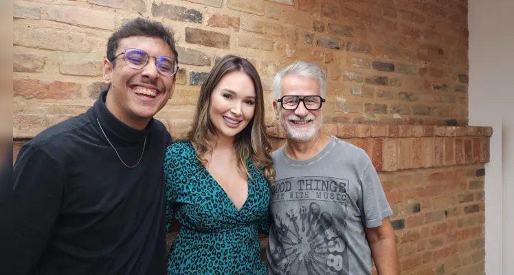 Escrita por Matheus Mad e Bruno Botto, e dirigida por Cláudio Torres Gonzaga, conta com os melhores nomes do humor nacional