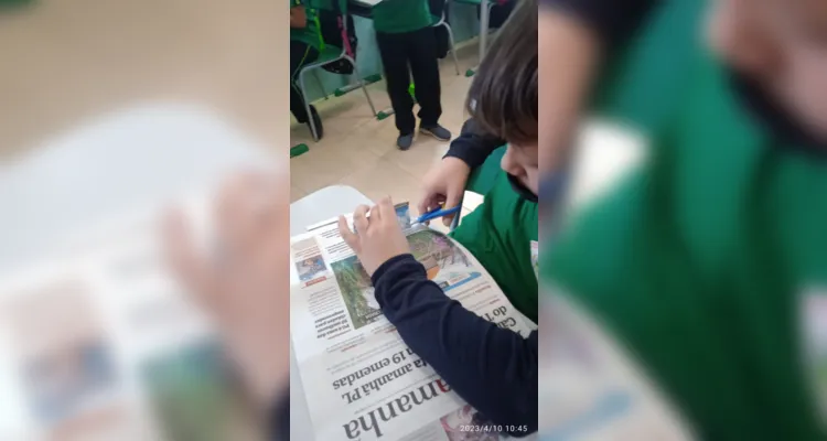 Turma realizou recortes, criação de legendas e criatividade em sala