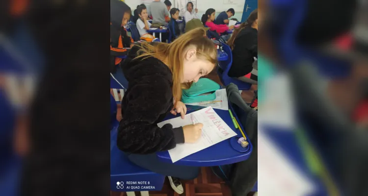 Alunos produziram materiais referentes às temáticas debatidas em sala