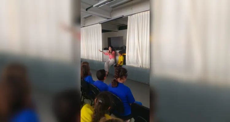 A visita mobilizou a escola e, junto a videoaula do projeto Vamos Ler sobre o dia do jornalista, esclareceu aos alunos quais as demandas e tarefas de um profissional desta área