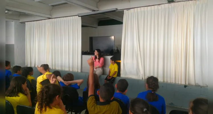 A visita mobilizou a escola e, junto a videoaula do projeto Vamos Ler sobre o dia do jornalista, esclareceu aos alunos quais as demandas e tarefas de um profissional desta área