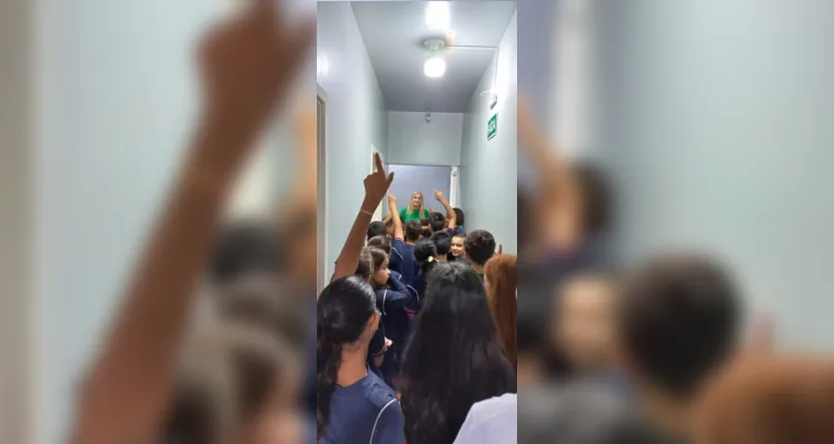 Durante a visita os alunos foram acompanhados pela vereadora Caroline Dalazoana, que apresentou os vários setores da Câmara