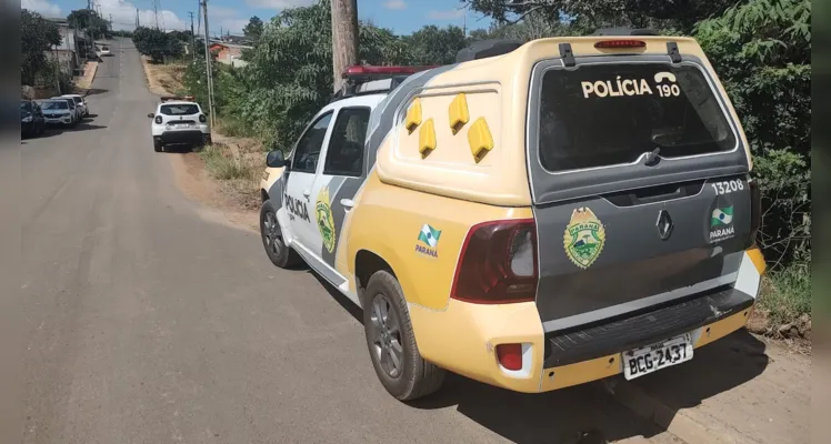 Equipes da Polícia Militar foram acionadas até o local, assim como agentes da Criminalística e do Instituto Médico Legal (IML)