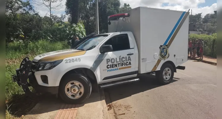 Equipes da Polícia Militar foram acionadas até o local, assim como agentes da Criminalística e do Instituto Médico Legal (IML)