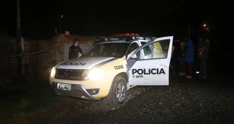 Equipes da Polícia Militar foram acionadas até o local do crime e isolaram a área