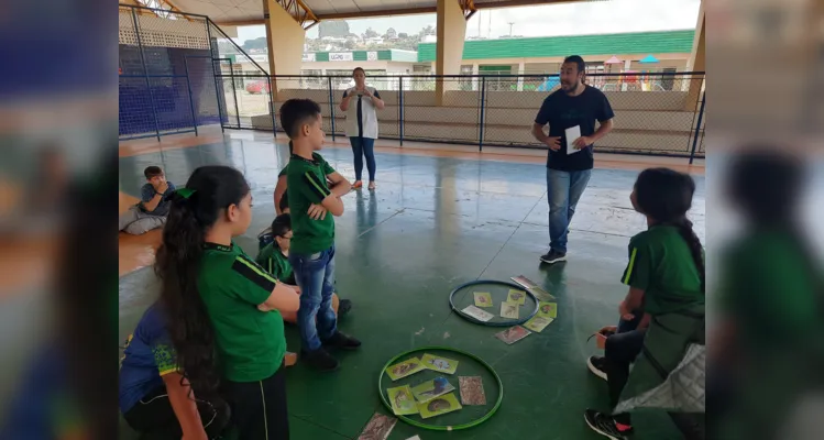 Turma pôde trabalhar temática com palestrante de diversos maneiras na quadra da escola