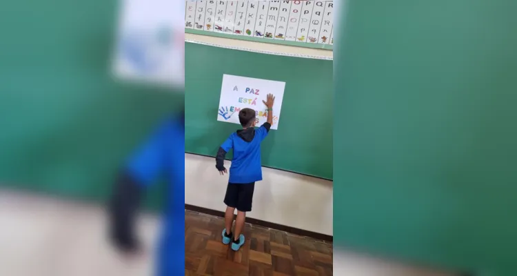 Os trabalhos dos alunos foram expostos no mural da escola com a intenção de conscientizar a comunidade sobre a importância do tema