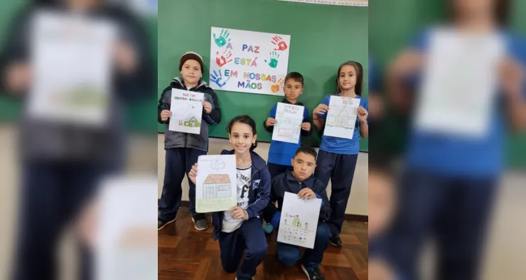 Os trabalhos dos alunos foram expostos no mural da escola com a intenção de conscientizar a comunidade sobre a importância do tema