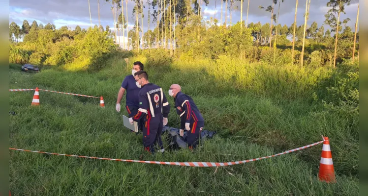 Equipes de socorro, agentes do setor de Criminalística e do Instituto Médico Legal (IML) também prestaram atendimento no local