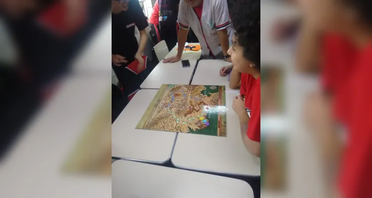 Atividades desafiaram os alunos a criar jogos de tabuleiro com foco na seleção de pessoas para vagas de emprego