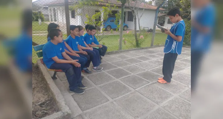 As atividades de incentivo a leitura acontecem nos mais variados espaços da escola e até mesmo fora dela