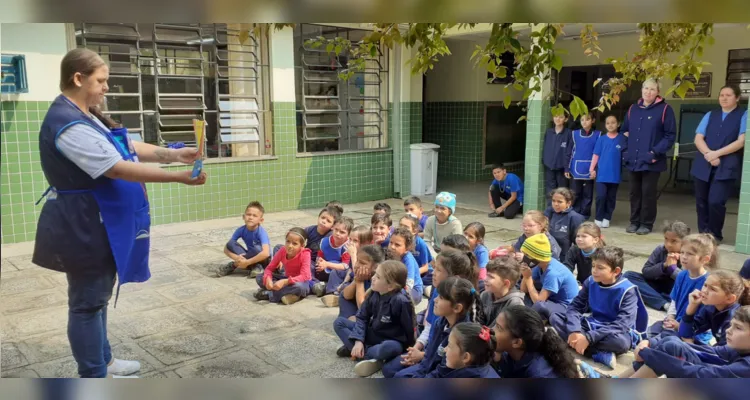 As atividades de incentivo a leitura acontecem nos mais variados espaços da escola e até mesmo fora dela