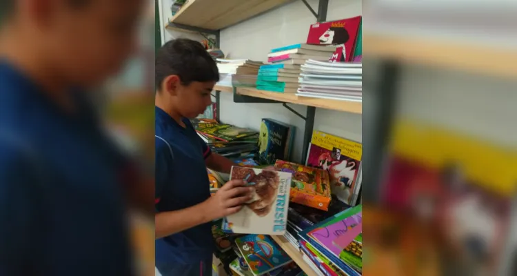 As atividades de leitura tem acontecido nos mais variados espaços da escola