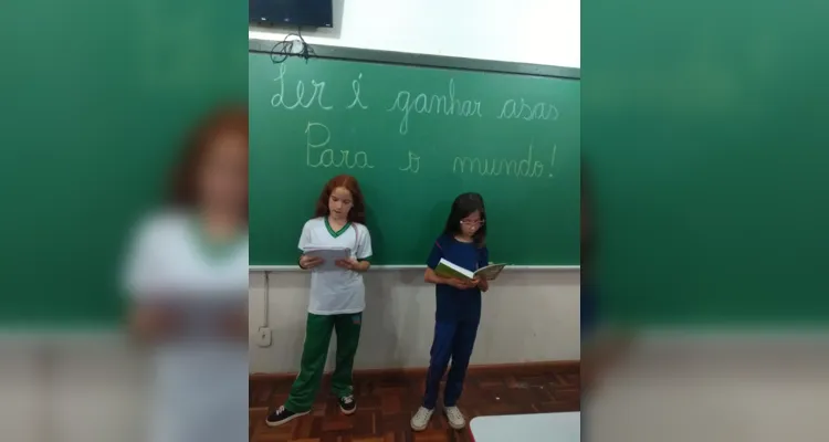 As atividades de leitura tem acontecido nos mais variados espaços da escola