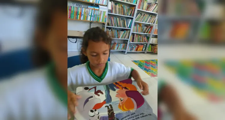 As atividades de leitura tem acontecido nos mais variados espaços da escola