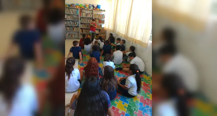 As atividades de leitura tem acontecido nos mais variados espaços da escola