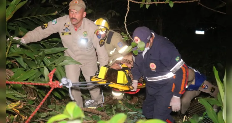 Durante a queda, condutora sofreu uma pancada na cabeça