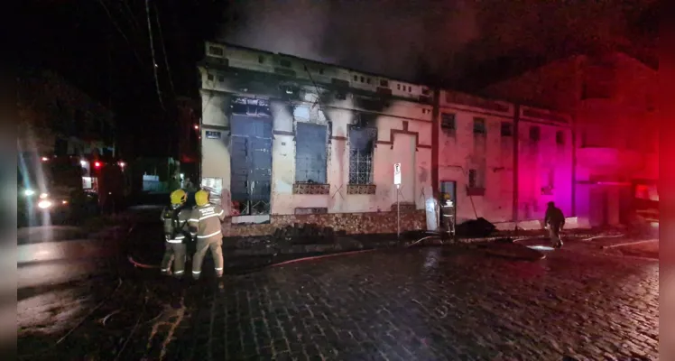 Hotel ficou completamente destruído