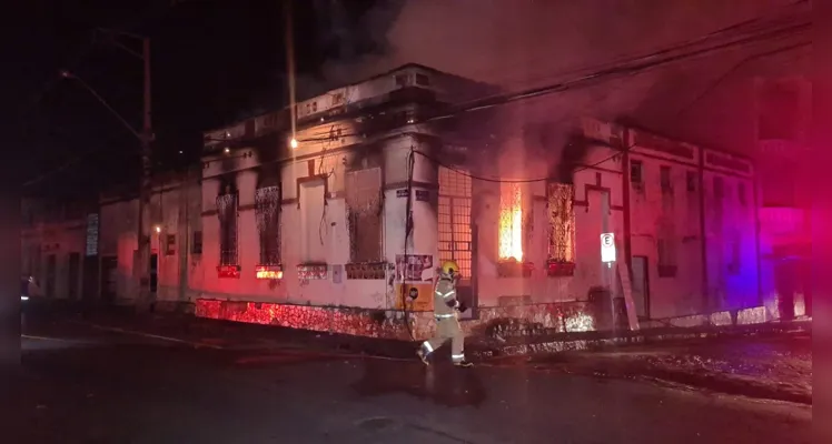 Hotel ficou completamente destruído