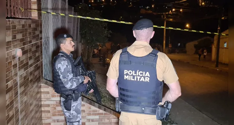 Rapaz de 17 anos não resistiu aos ferimentos e morreu no local