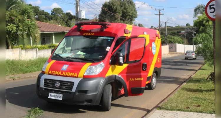 Vítima foi socorrida por equipes do Samu e do Corpo de Bombeiros (Siate) e levada até o Hospital Regional de Ponta Grossa