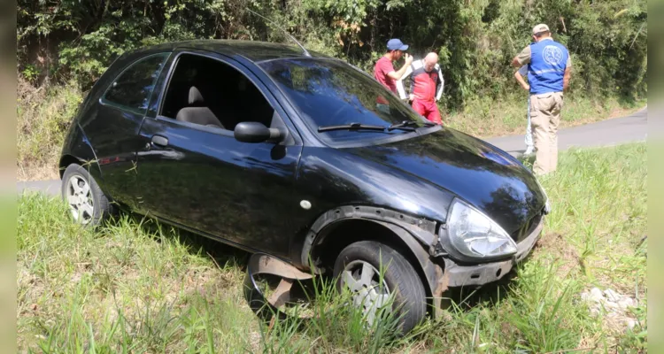 Acidente aconteceu na manhã deste domingo no distrito de Itaiacoca