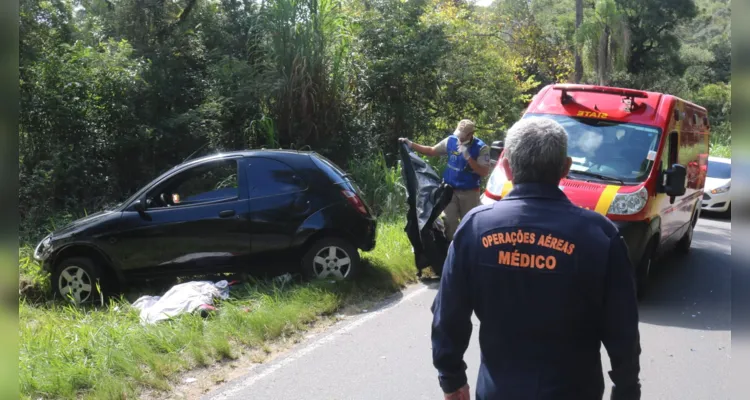 Acidente aconteceu na manhã deste domingo no distrito de Itaiacoca