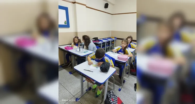 Com o intuito de facilitar a compreensão dos alunos, a professora propôs que cada um confeccionasse um material para ajudar no entendimento do assunto