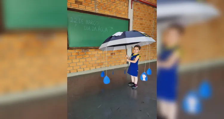 Para melhorar a compreensão dos alunos a professora confeccionou um guarda-chuva didático 