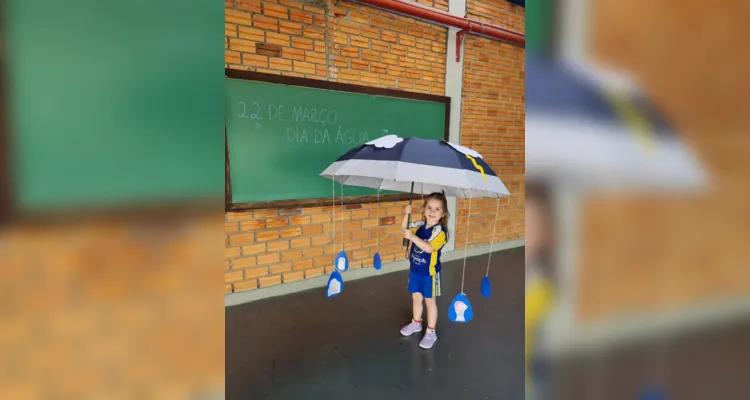 Para melhorar a compreensão dos alunos a professora confeccionou um guarda-chuva didático 