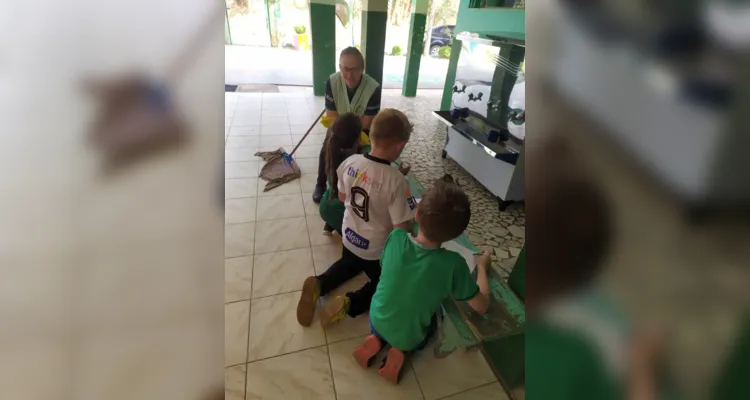 Os alunos se inspiraram na videoaula do projeto Vamos Ler sobre o dia do jornalista e em uma edição do Jornal da Manhã