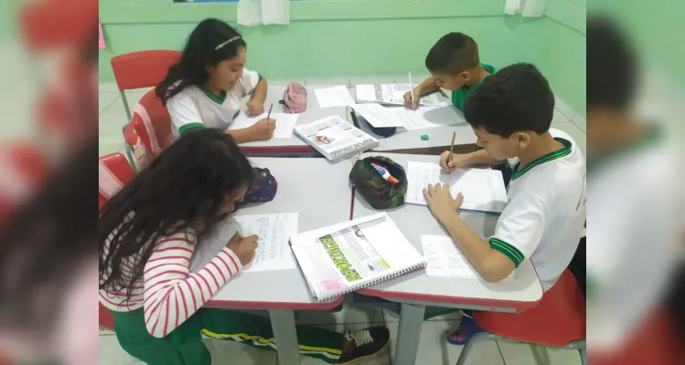 Os alunos se inspiraram na videoaula do projeto Vamos Ler sobre o dia do jornalista e em uma edição do Jornal da Manhã