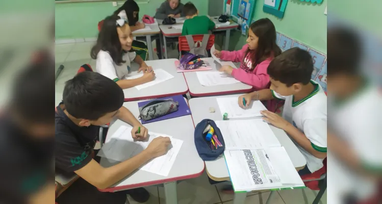 Os alunos se inspiraram na videoaula do projeto Vamos Ler sobre o dia do jornalista e em uma edição do Jornal da Manhã