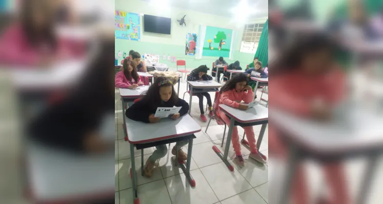 Os alunos se inspiraram na videoaula do projeto Vamos Ler sobre o dia do jornalista e em uma edição do Jornal da Manhã