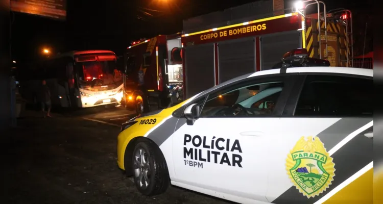 Os veículos bateram de frente na rua Almirante Barroso, região do Núcleo Rio Verde