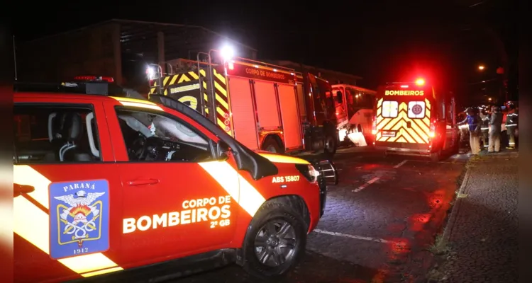 Os veículos bateram de frente na rua Almirante Barroso, região do Núcleo Rio Verde