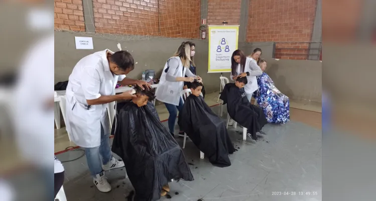 Projeto de Capacitação Inclusiva do Serviço de Obras Sociais ofertou cortes de cabelo gratuitos 