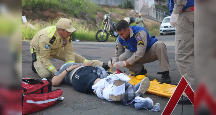 Colisão aconteceu no Jardim Carvalho e motociclista sofreu lesões graves