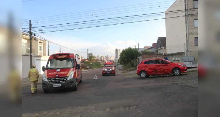 Colisão aconteceu no Jardim Carvalho e motociclista sofreu lesões graves