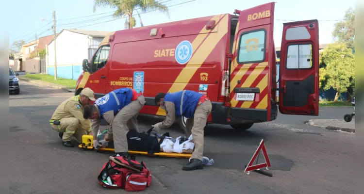Colisão aconteceu no Jardim Carvalho e motociclista sofreu lesões graves