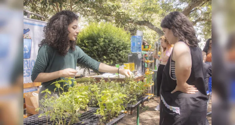 Projeto 'Arboriza Ponta Grossa' doa cinco mil mudas em evento na UEPG