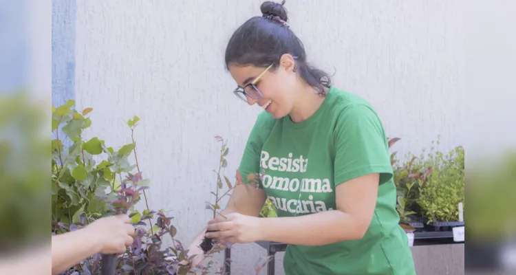 Projeto 'Arboriza Ponta Grossa' doa cinco mil mudas em evento na UEPG