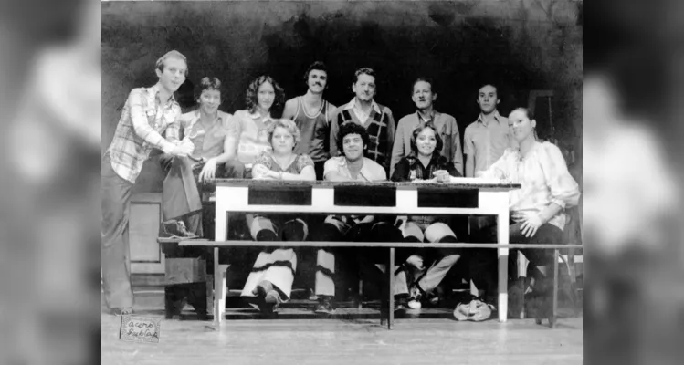 GTU em 1977, com a peça Um Grito Parado no Ar.