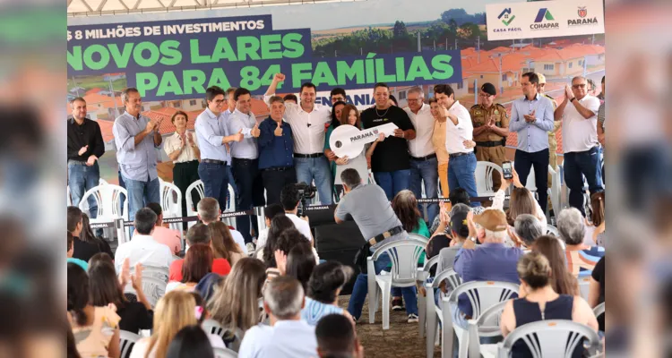 Residencial Eliziário Lopes da Proença foi entregue pelo governador Carlos Massa Ratinho Junior nesta quinta-feira