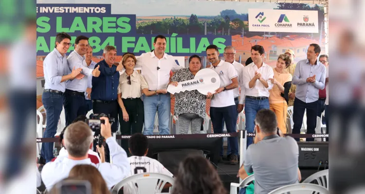 Residencial Eliziário Lopes da Proença foi entregue pelo governador Carlos Massa Ratinho Junior nesta quinta-feira