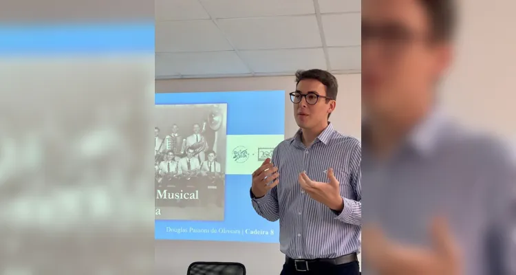 Douglas Passoni de Oliveira, quando da exposição de sua pesquisa sobre o resgate e catalogação do Acervo Histórico Musical de Palmeira
