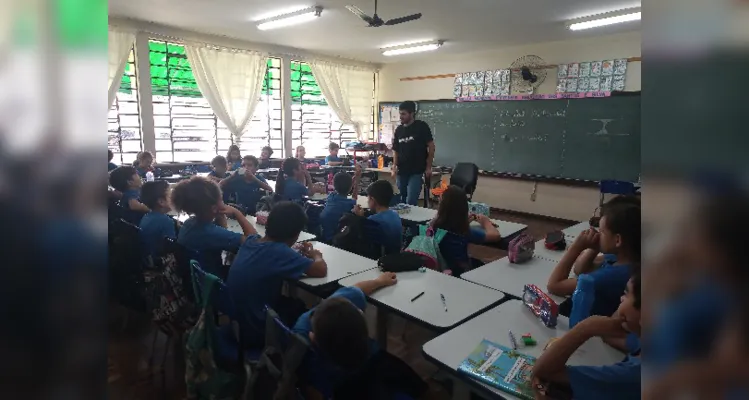 A visita possibilitou que diversos temas fossem tratados pelos os alunos com um futuro profissional da área da saúde