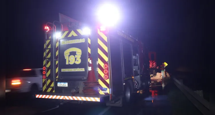 Caminhoneiro parou no acostamento e conseguiu desengatar a cabine do restante da carreta