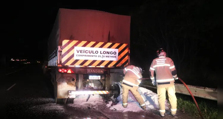 Caminhoneiro parou no acostamento e conseguiu desengatar a cabine do restante da carreta