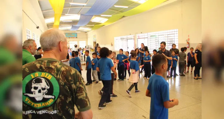 A escola atende crianças das vilas Lagoa Dourada, Londres, Costa Rica 1 e Panamá